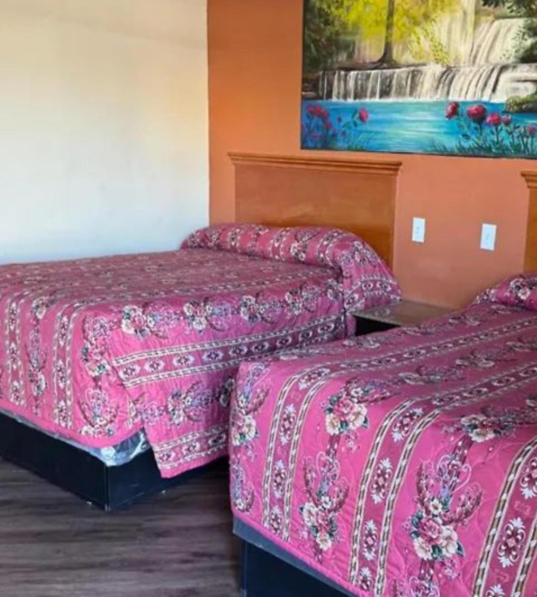 Robinhood Motel Anaheim West Экстерьер фото