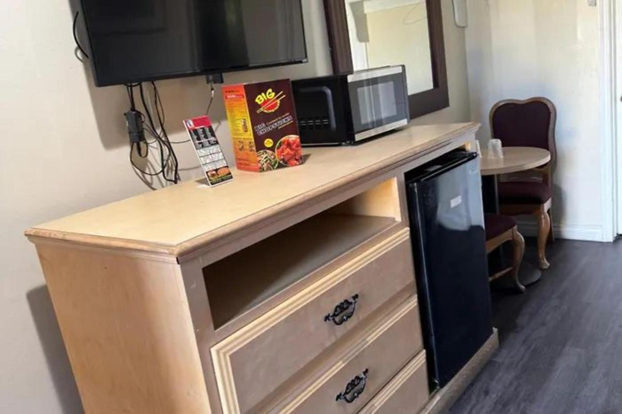 Robinhood Motel Anaheim West Экстерьер фото