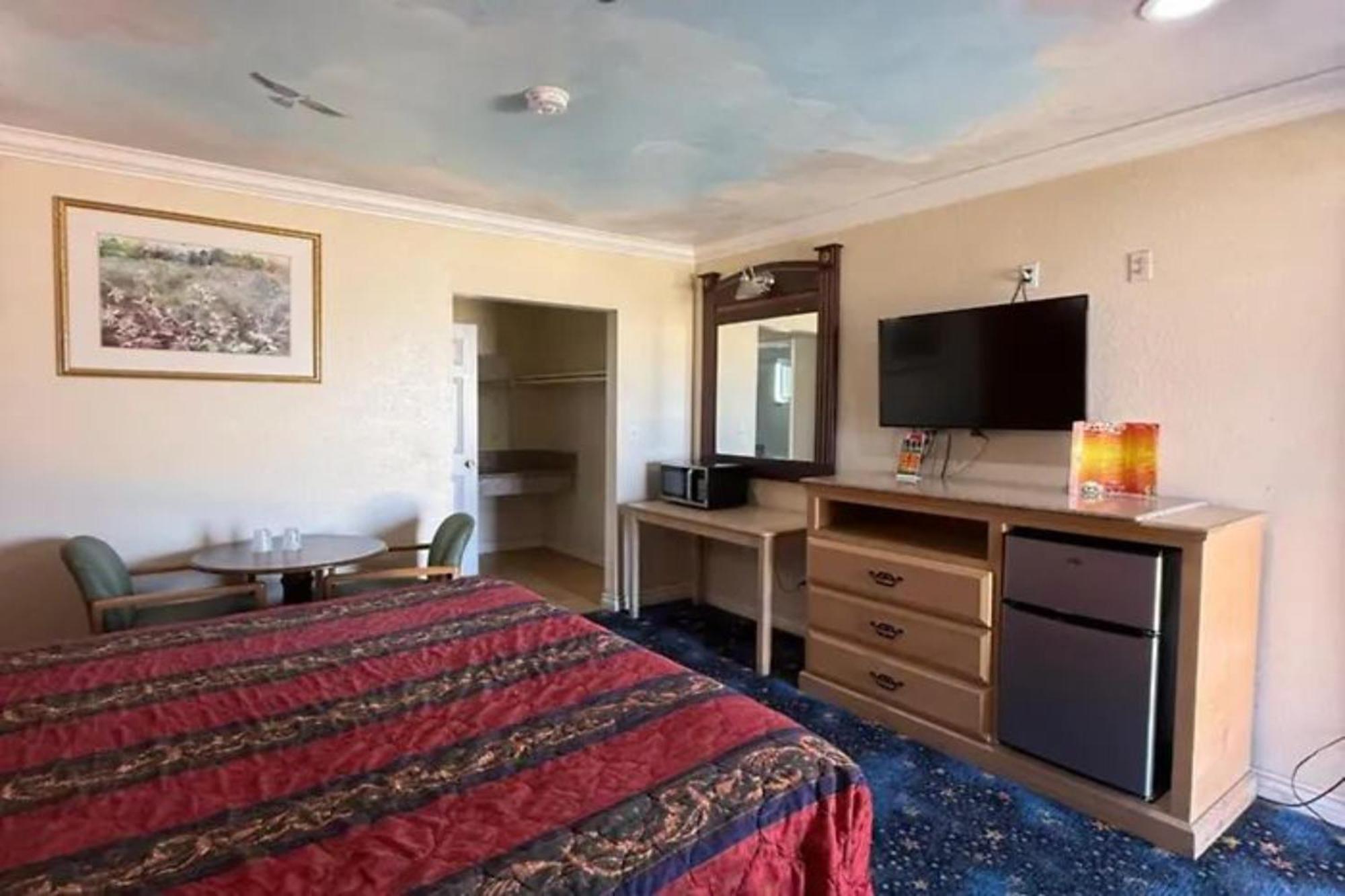 Robinhood Motel Anaheim West Экстерьер фото