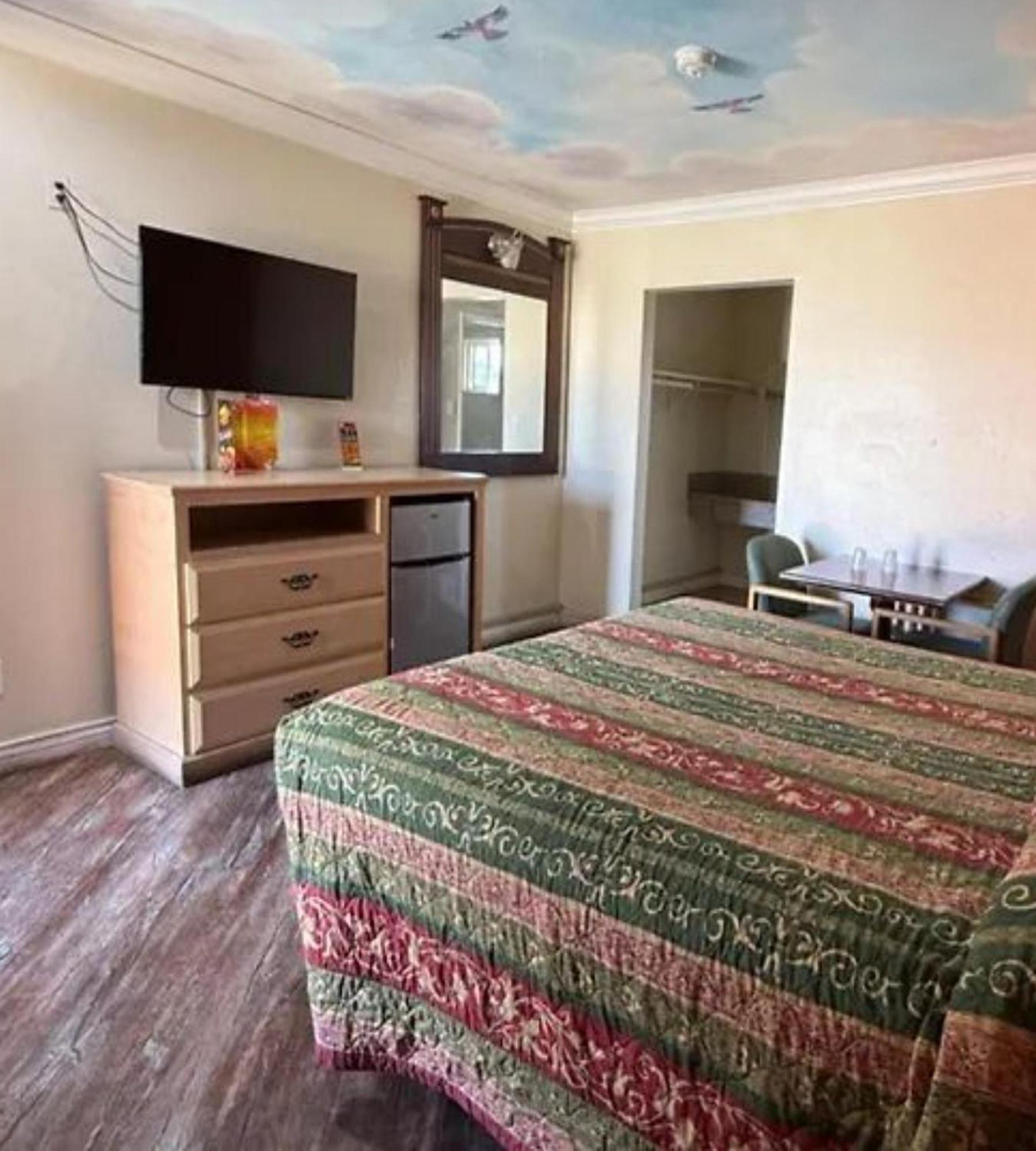 Robinhood Motel Anaheim West Экстерьер фото