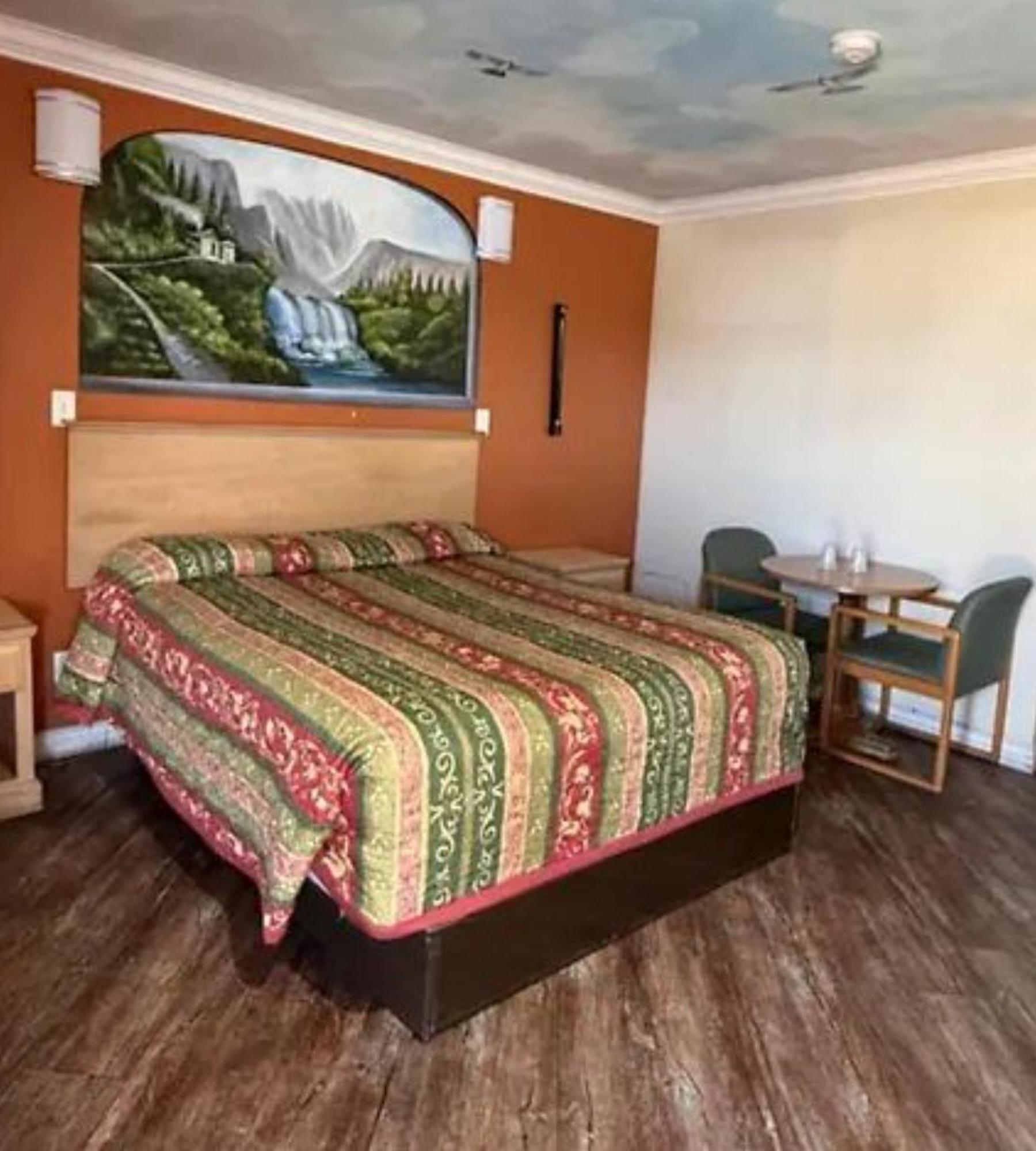 Robinhood Motel Anaheim West Экстерьер фото